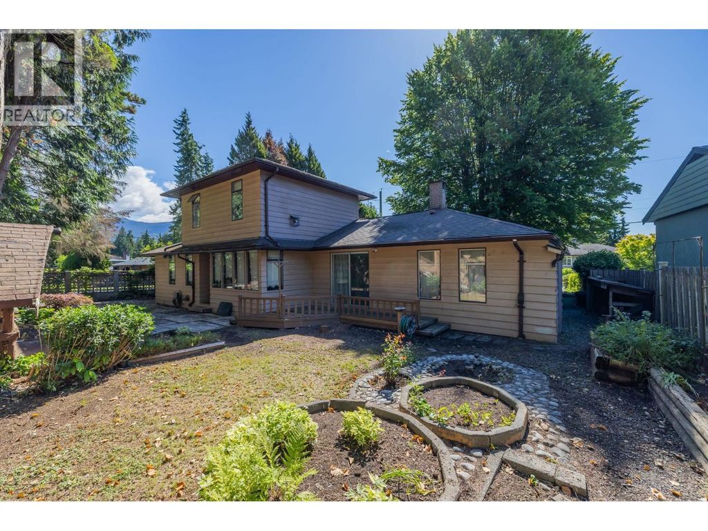 2495 Lauralynn Drive, North Vancouver