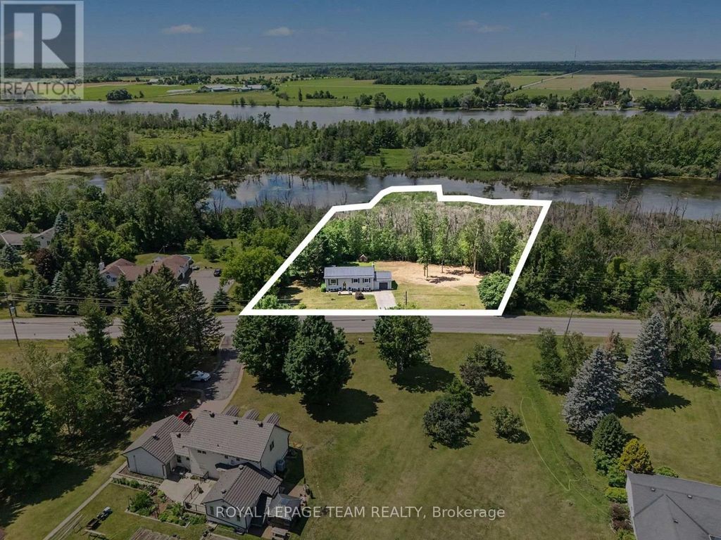 2495 River Road, North Grenville