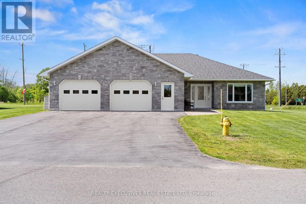 10727 West End Terrace, South Dundas