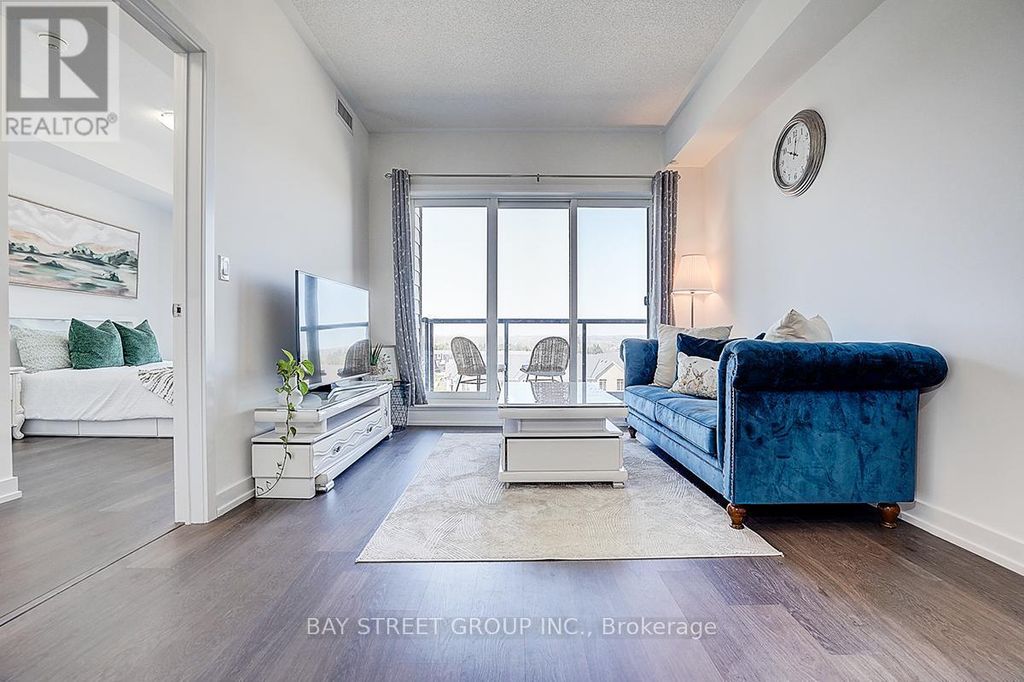 348 - 555 William Graham Drive, Aurora