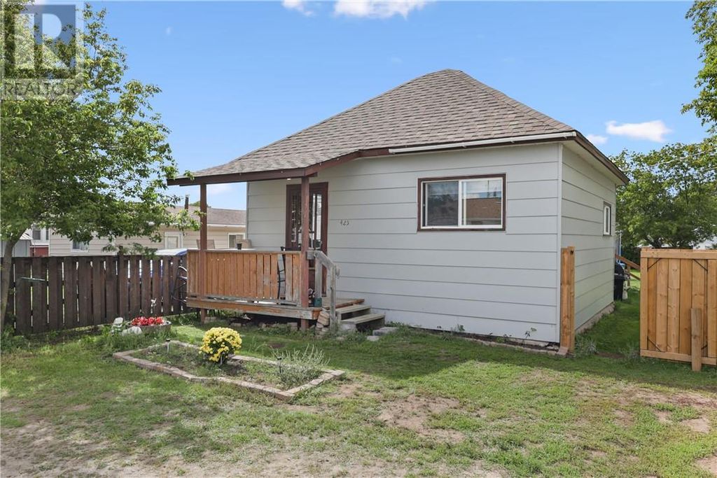 425 Wood Street, Espanola