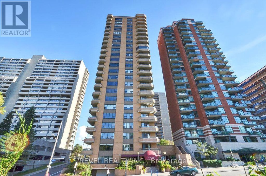 2003 - 556 Laurier Avenue W, Ottawa