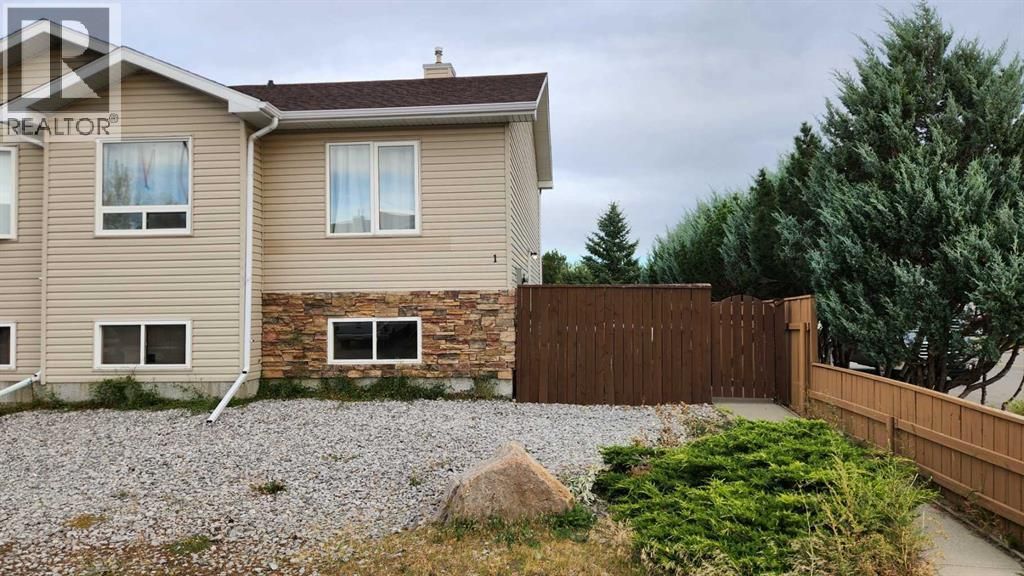 1, 720 Heritage Boulevard W, Lethbridge
