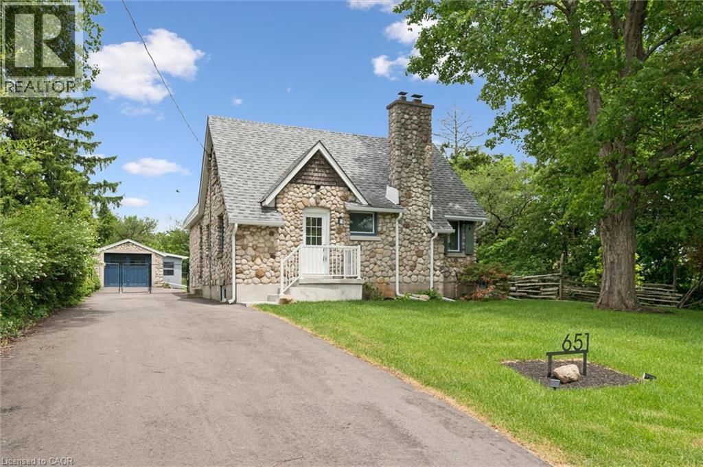 651 Dundas Street S, Cambridge