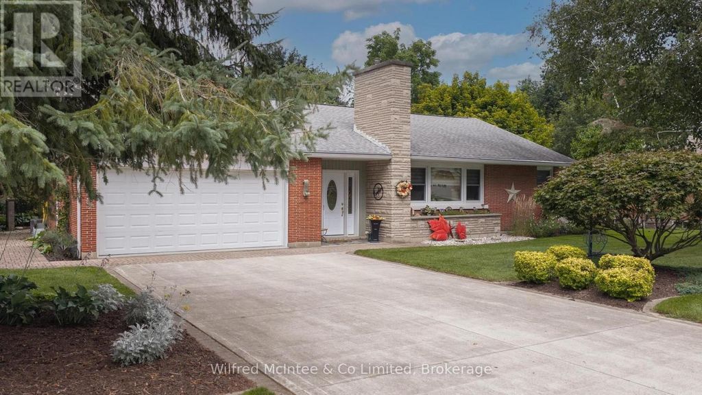 31 Johnstone Boulevard, Brockton