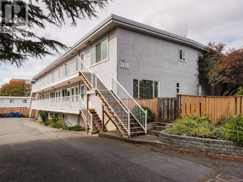 303 642 Admirals Rd, Esquimalt