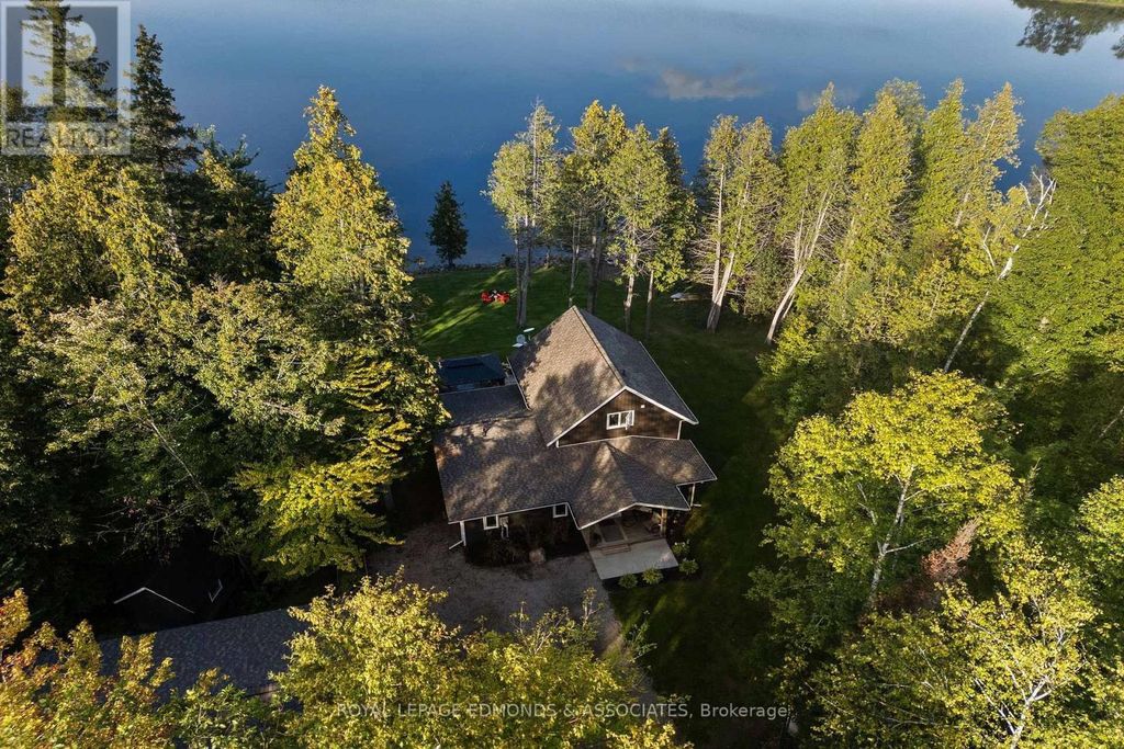 106 Whites Beach Trail, Whitewater Region