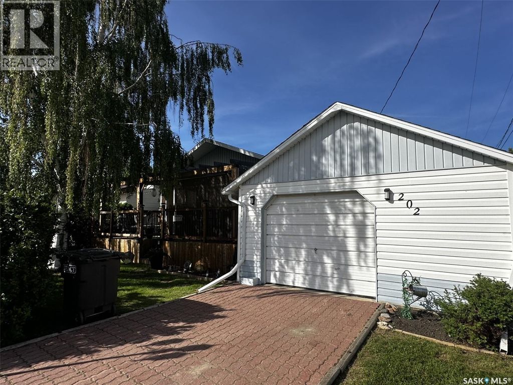 202 Willow Street, Leroy