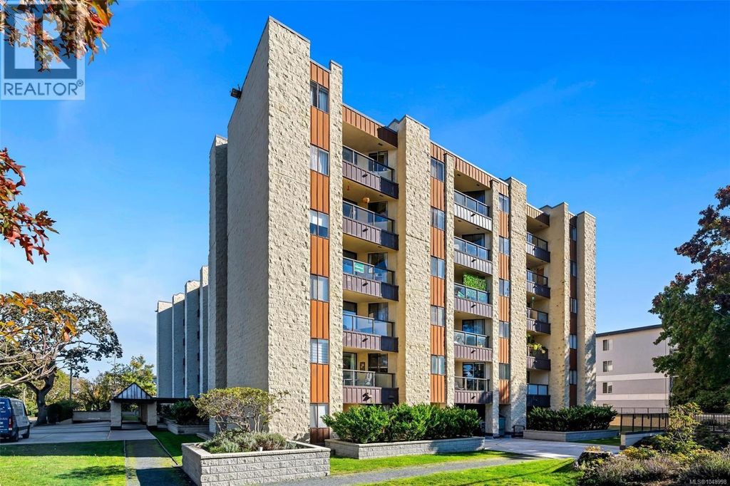 511 1745 Leighton Rd, Victoria