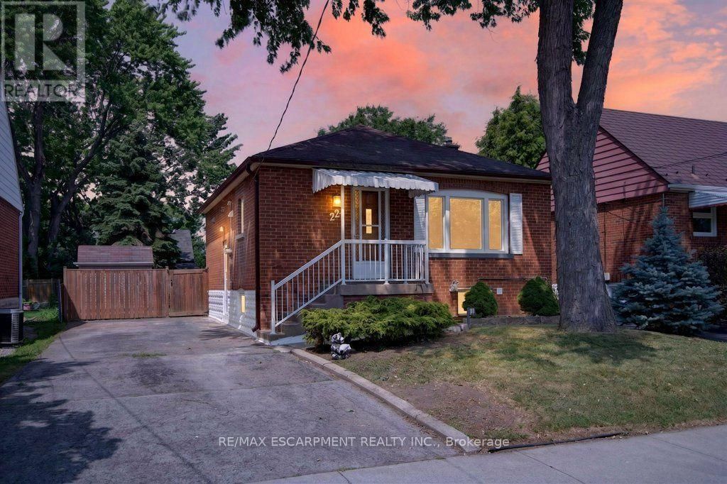 220 East 13th Street, Hamilton (inch Park)