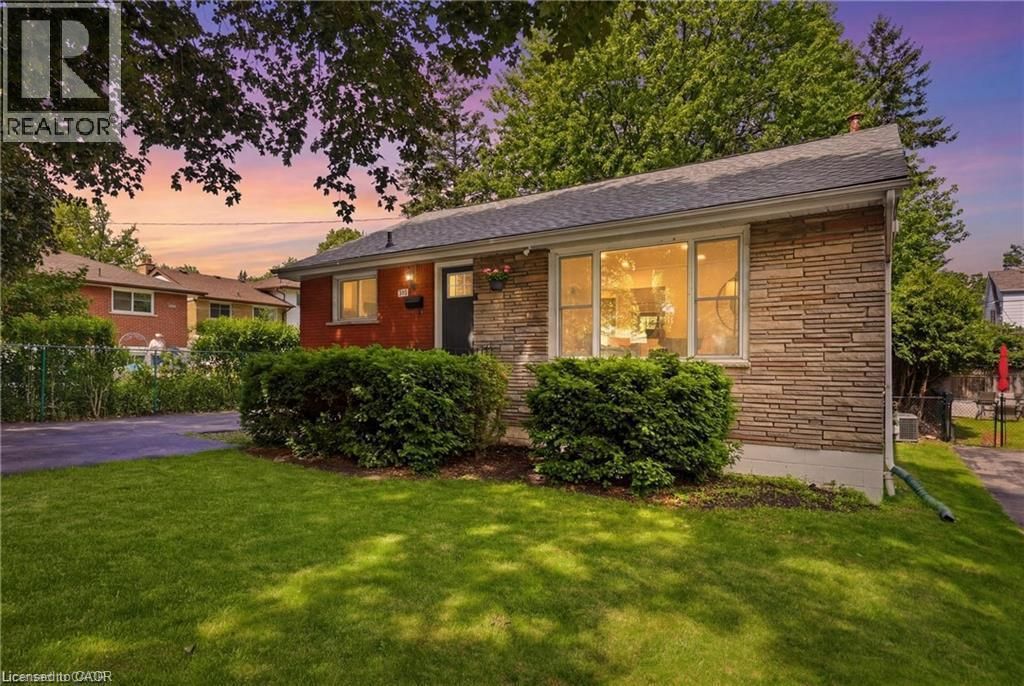 312 Upper Paradise Road, Hamilton