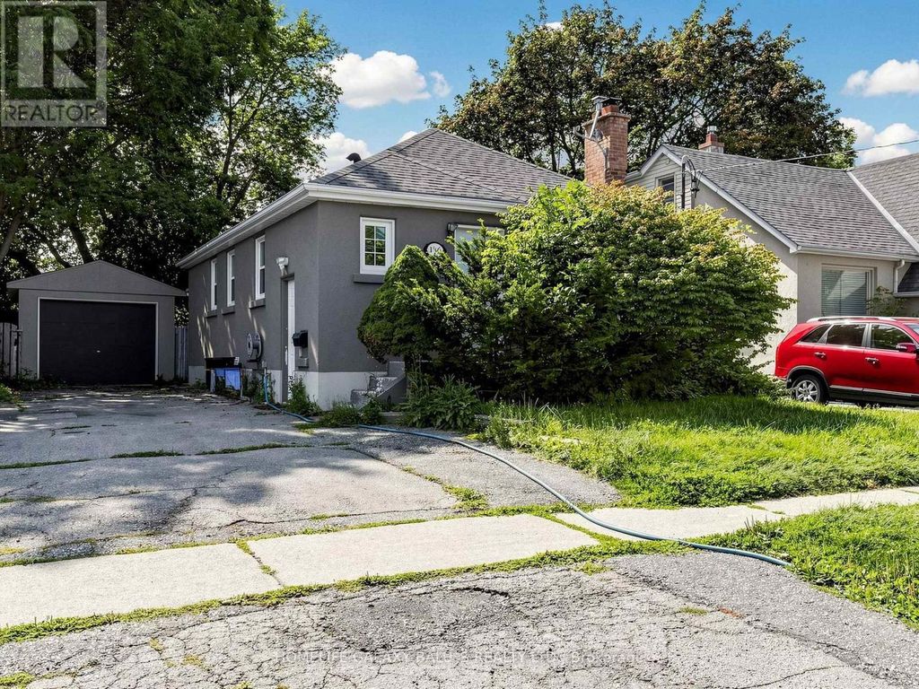 136 Central Park Boulevard N, Oshawa (o'neill)
