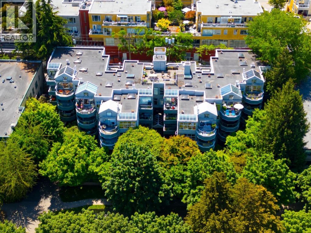 301 2250 W 3rd Avenue, Vancouver