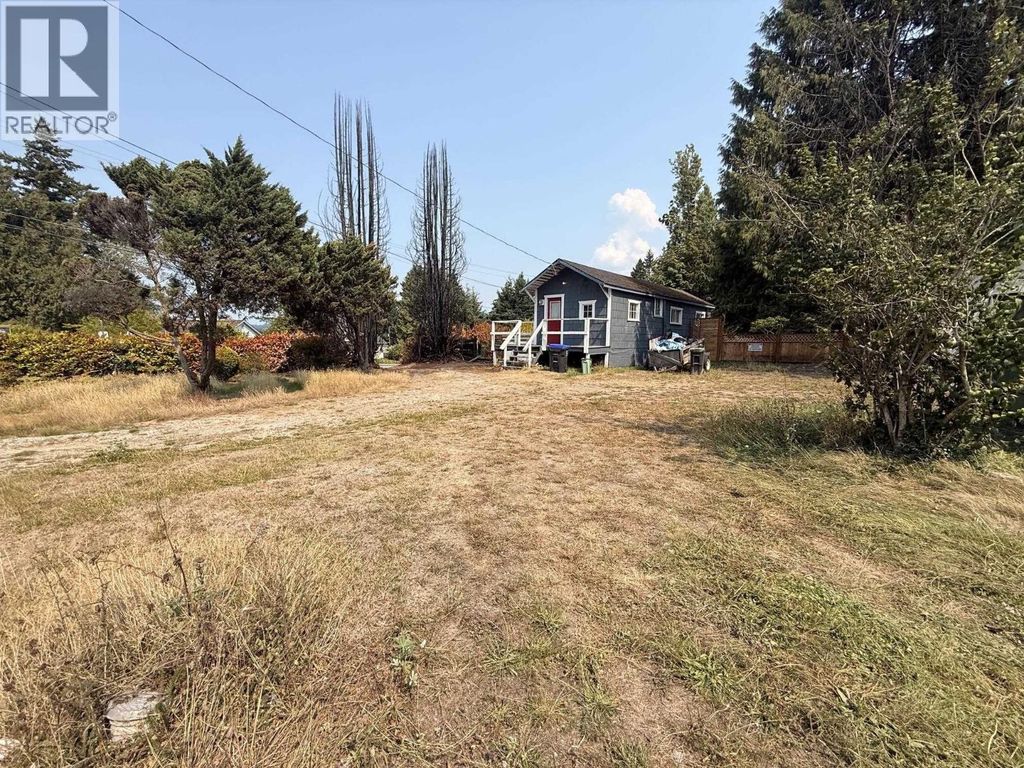 5694 Wharf Avenue, Sechelt