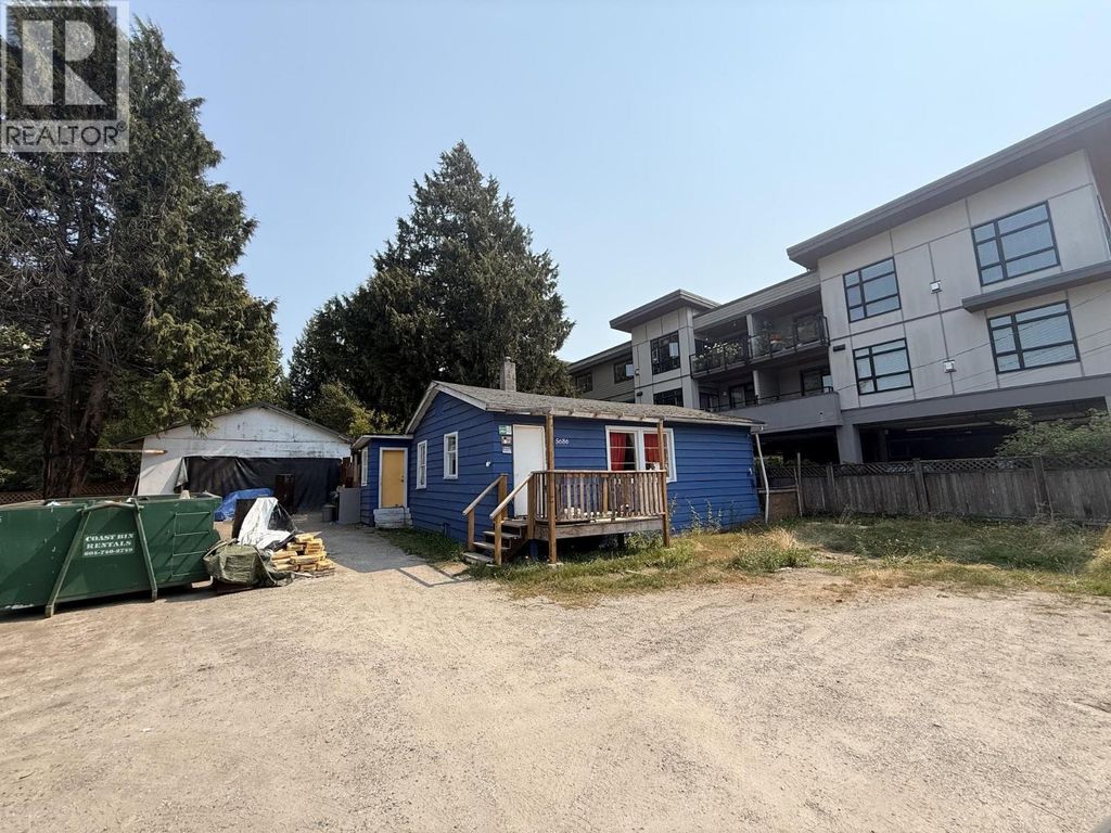 5686 Wharf Avenue, Sechelt