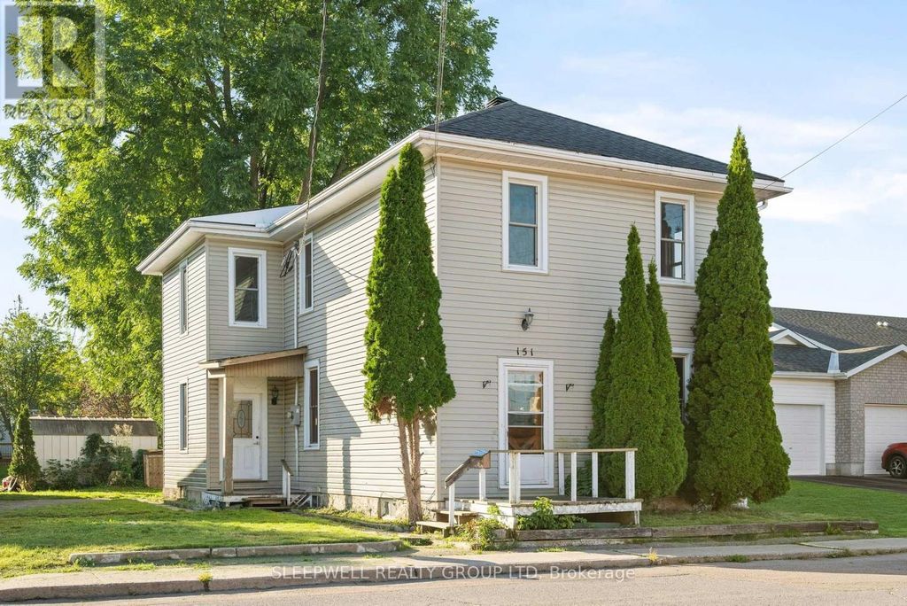 151 Renfrew Avenue W, Renfrew