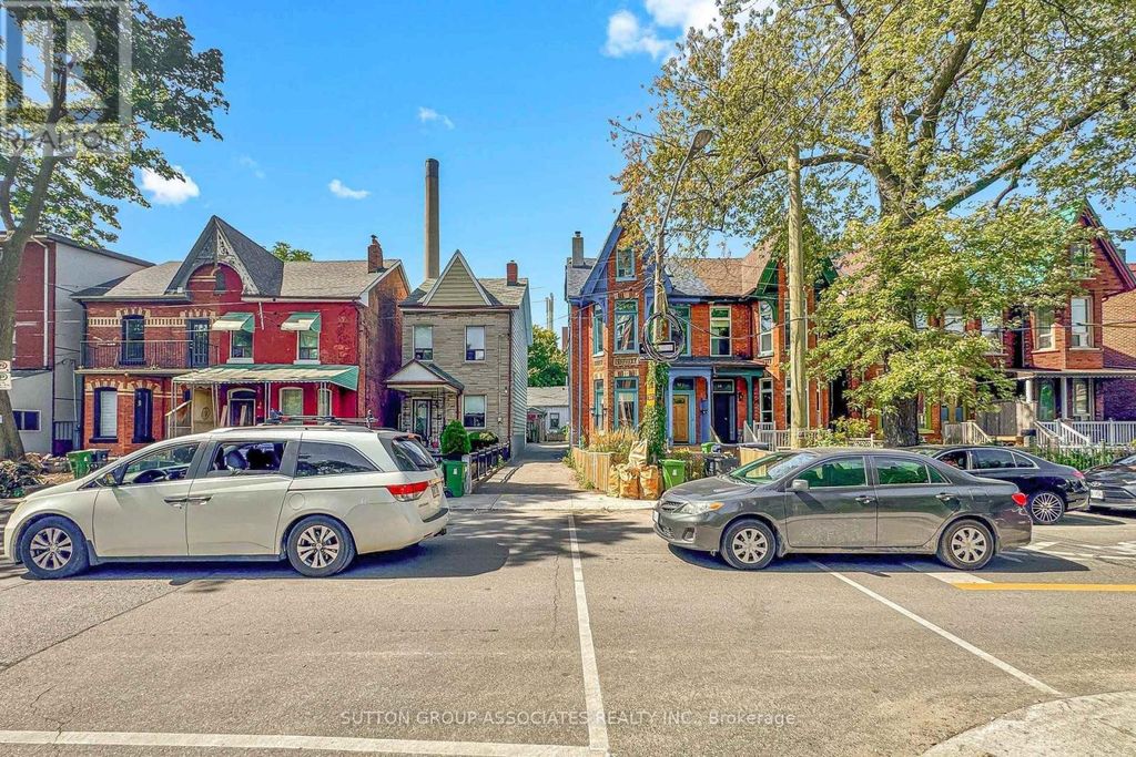 18 1/2 Bellevue Avenue, Toronto (kensington-Chinatown)