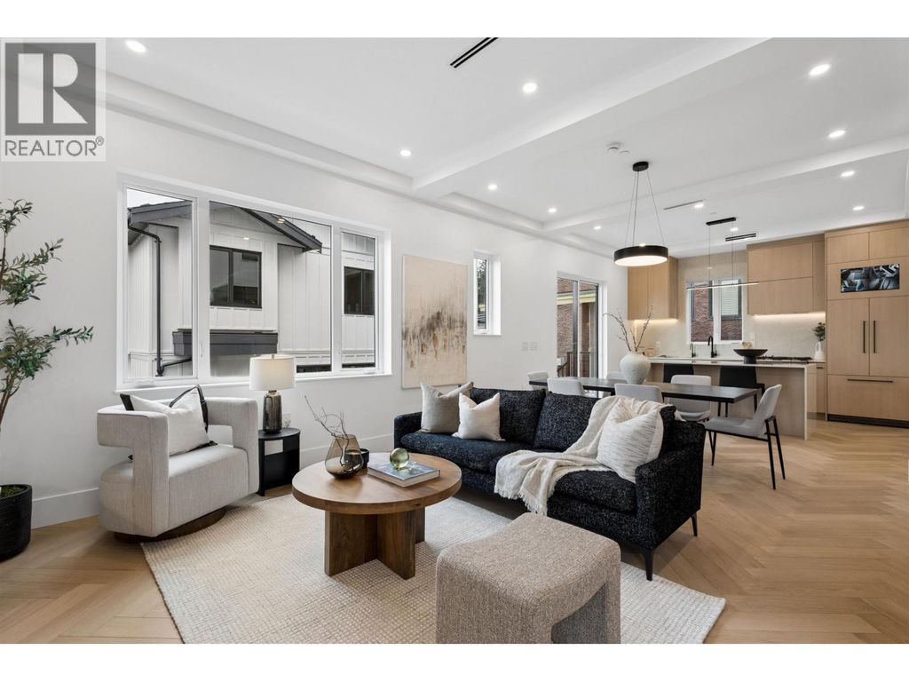 2 3637 E 46th Avenue, Vancouver