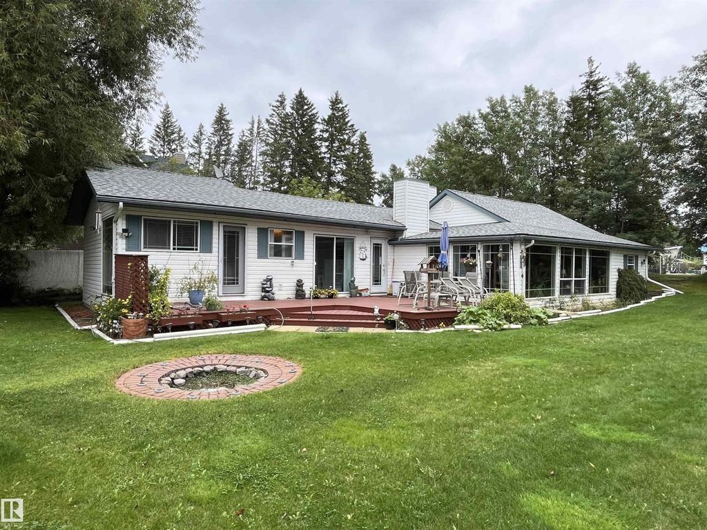 5224 50 Av Se, Rural Lac Ste. Anne County