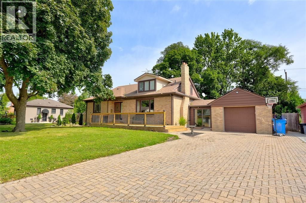 2574 Buckingham, Windsor