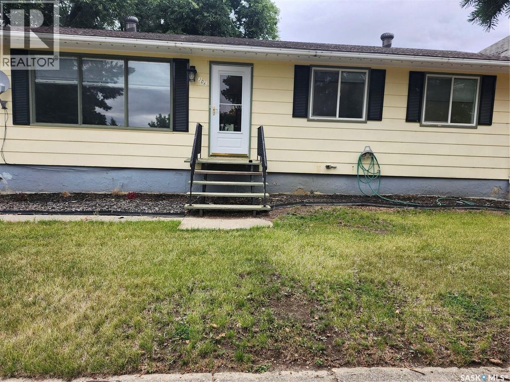 306 3rd Avenue W, Leader