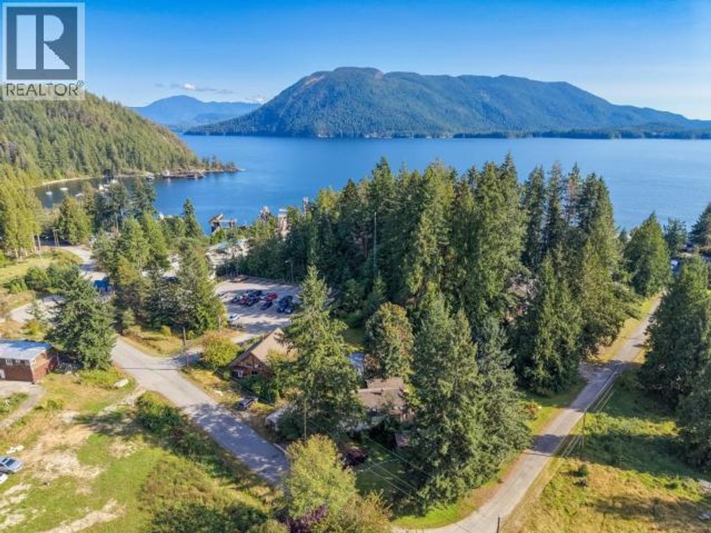 2530 Jenkinson Road, Powell River
