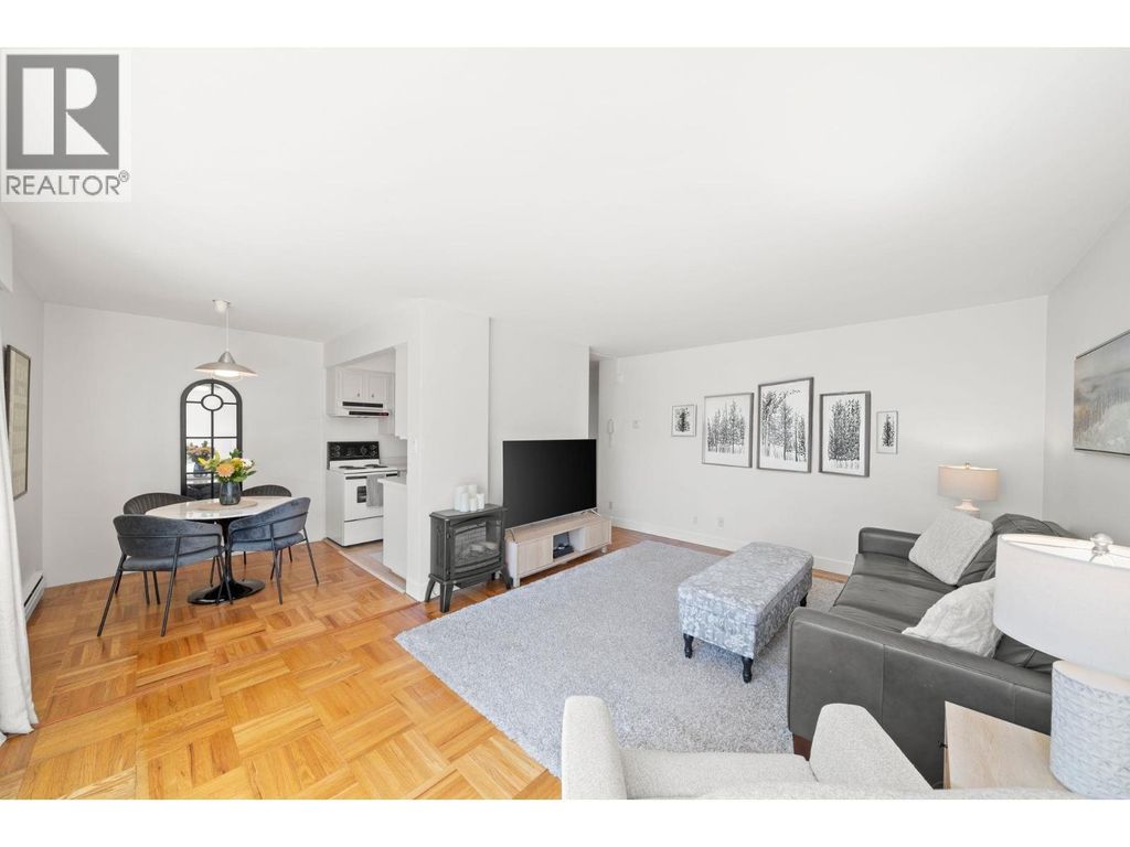 504 1750 Esquimalt Avenue, West Vancouver