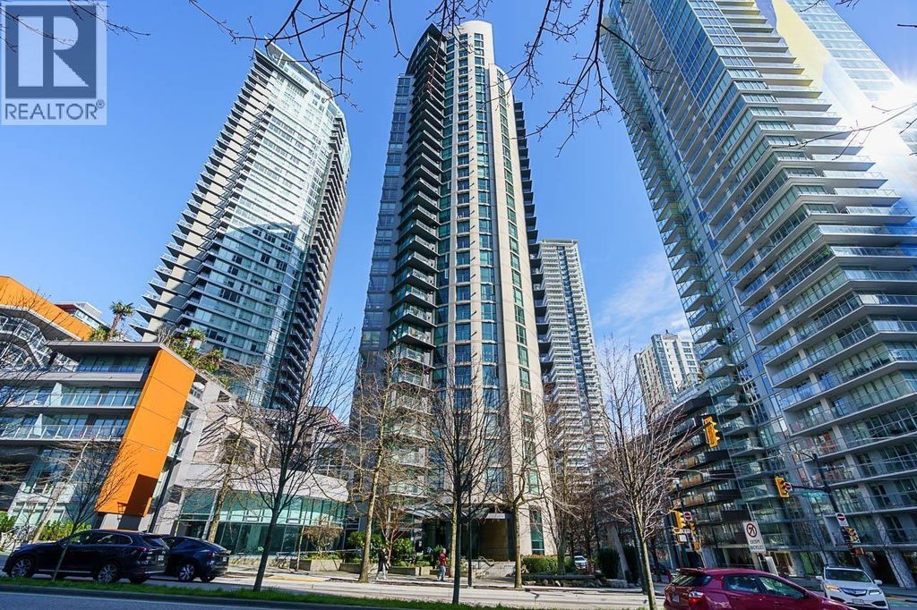 3202 501 Pacific Street, Vancouver