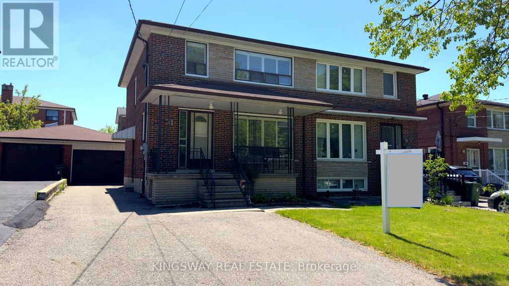 31 Quinan Drive, Toronto (maple Leaf)