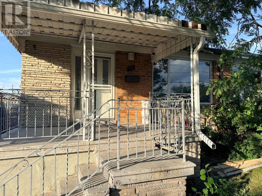 71 Navenby Crescent, Toronto (humber Summit)