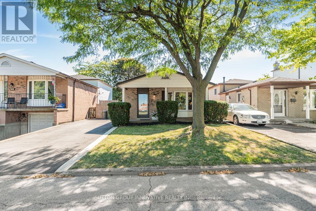 703 Upper Wentworth Street, Hamilton (burkholme)