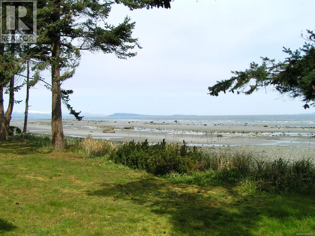 1195 Butterball Dr, Qualicum Beach