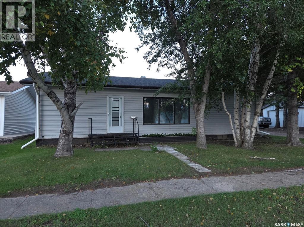 100 3rd Avenue N, Middle Lake