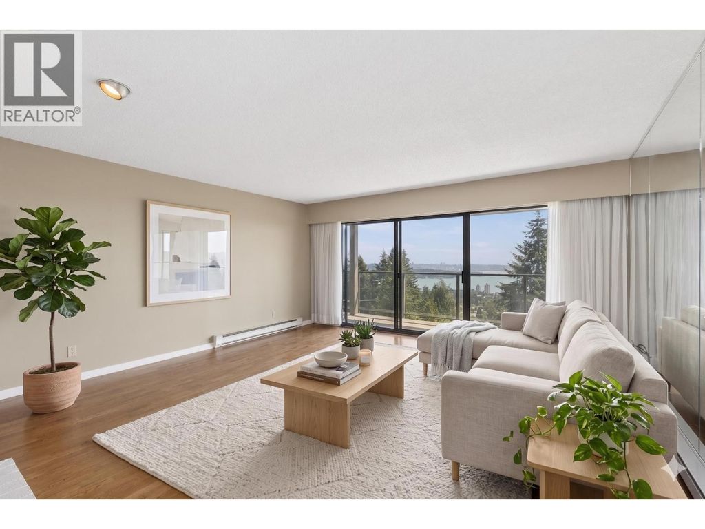 8 2206 Folkestone Way, West Vancouver