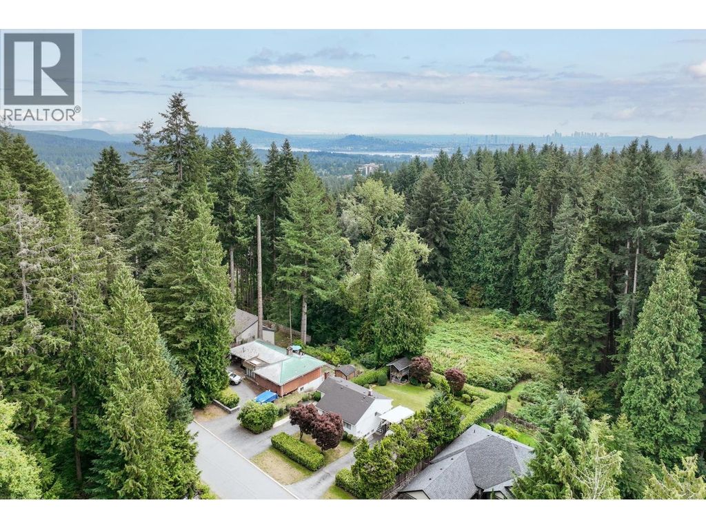 741 Wellington Drive, North Vancouver