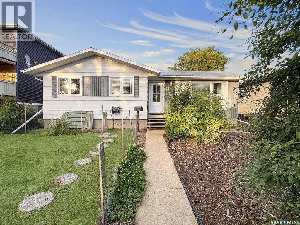 33 7th Avenue Ne, Swift Current