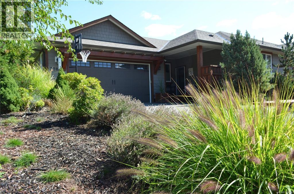 7284 Lakefront Dr, Lake Cowichan