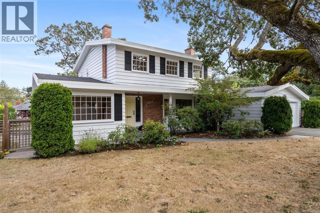 3558 Redwood Ave, Oak Bay