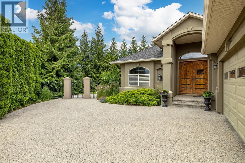 3103 Thacker Drive, West Kelowna