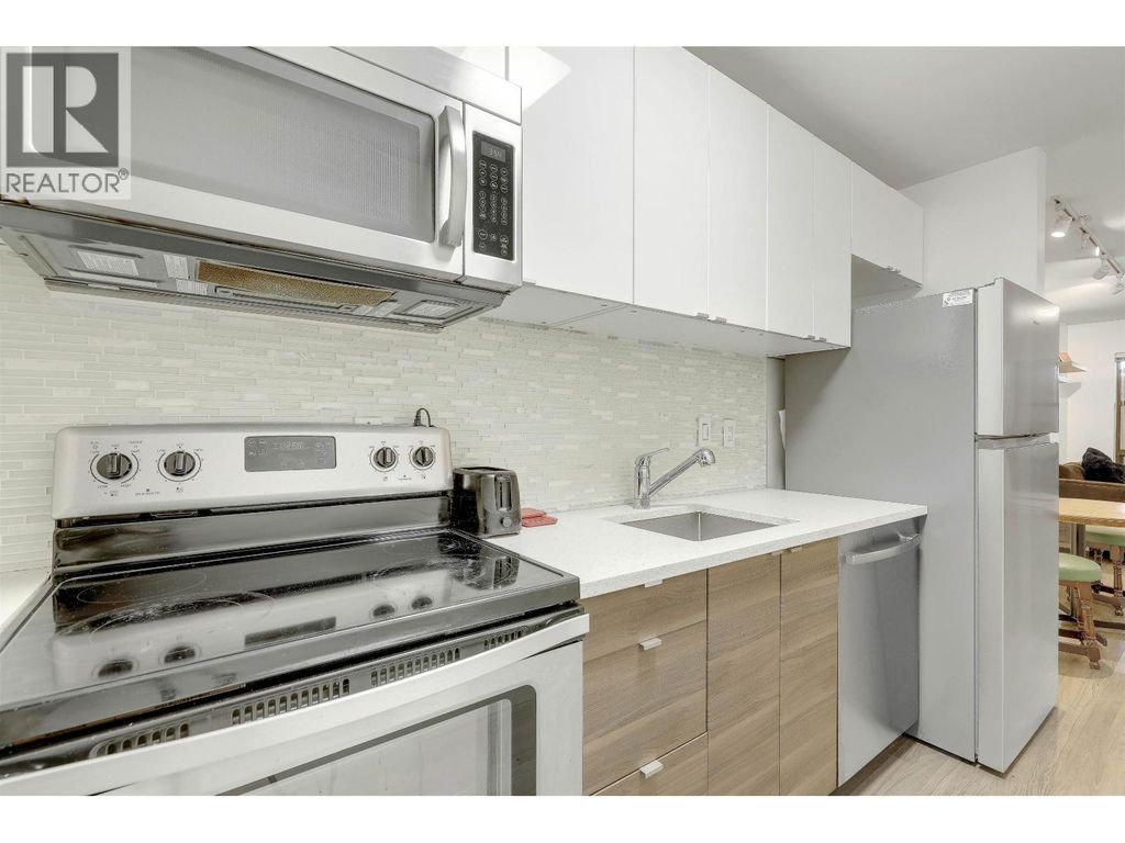208 1106 Pacific St Street, Vancouver