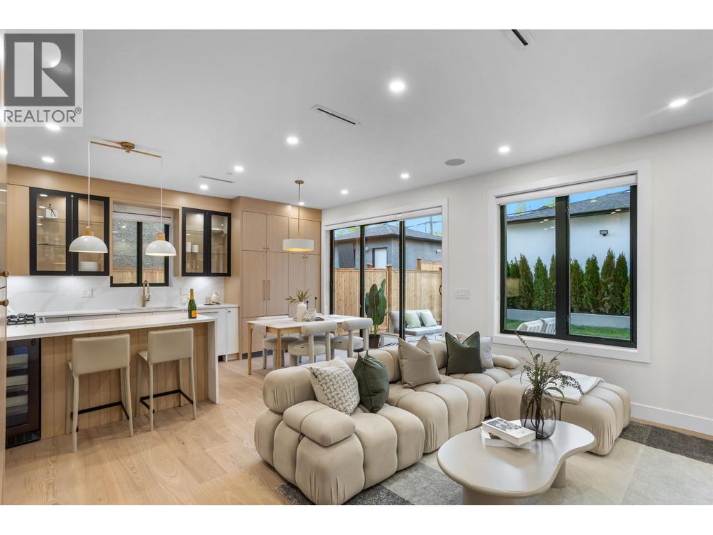 2 165 E 45th Avenue, Vancouver