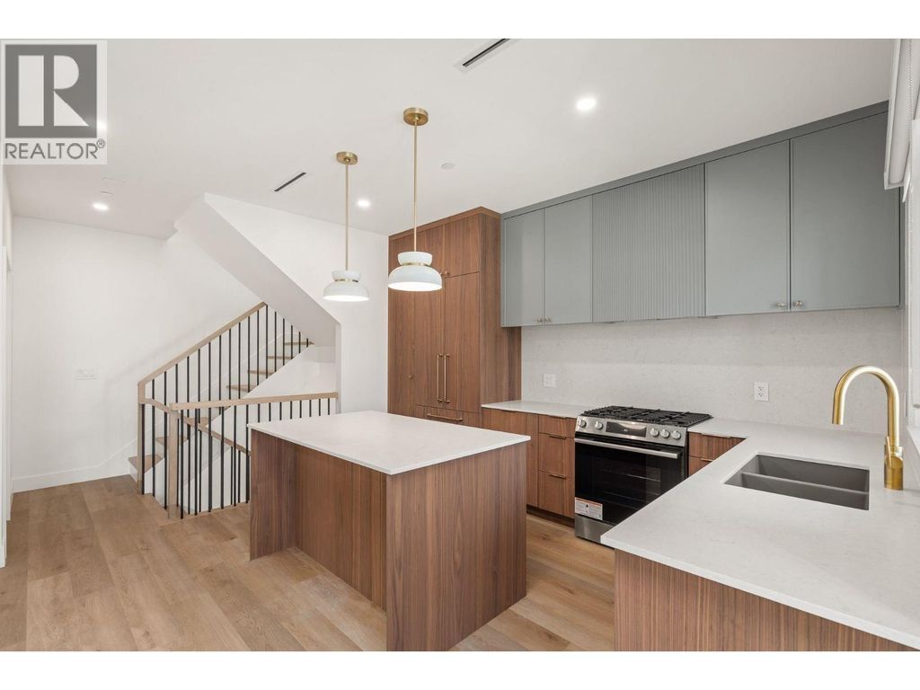 Sl 3 2333 E 54th Avenue, Vancouver