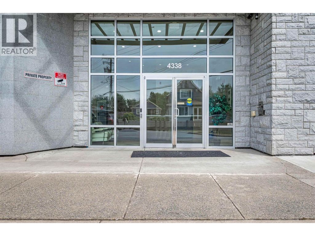 211 4338 Commercial Street, Vancouver