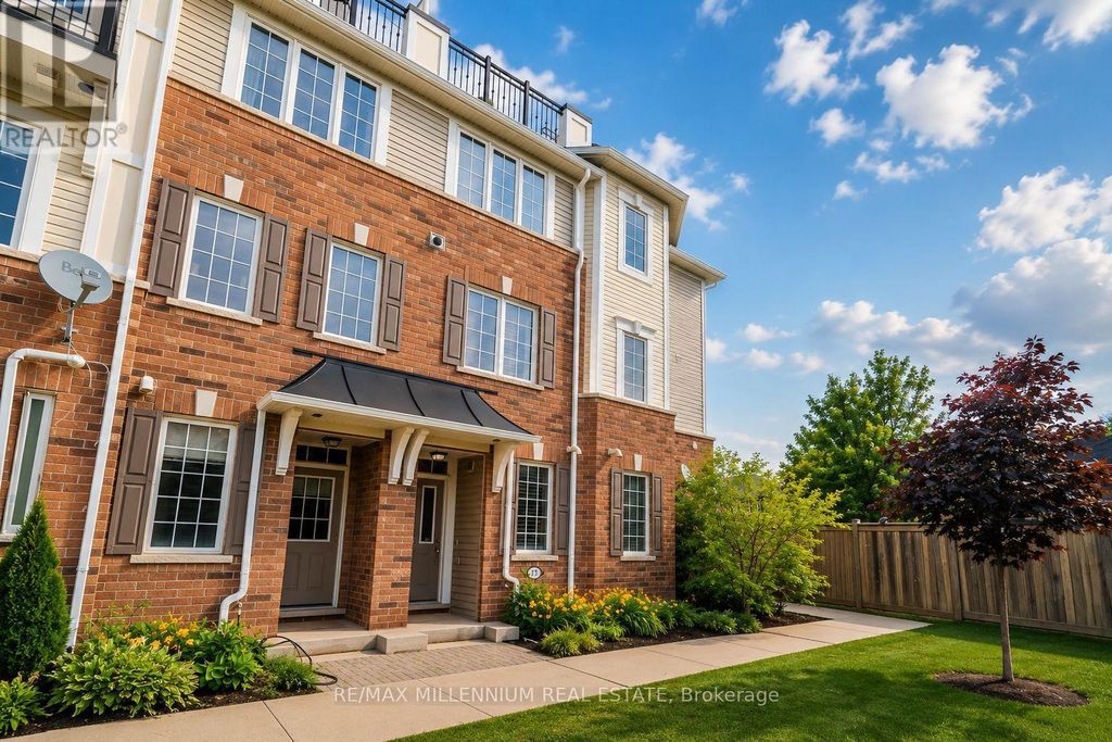 17 - 2614 Dashwood Drive, Oakville (wt West Oak Trails)