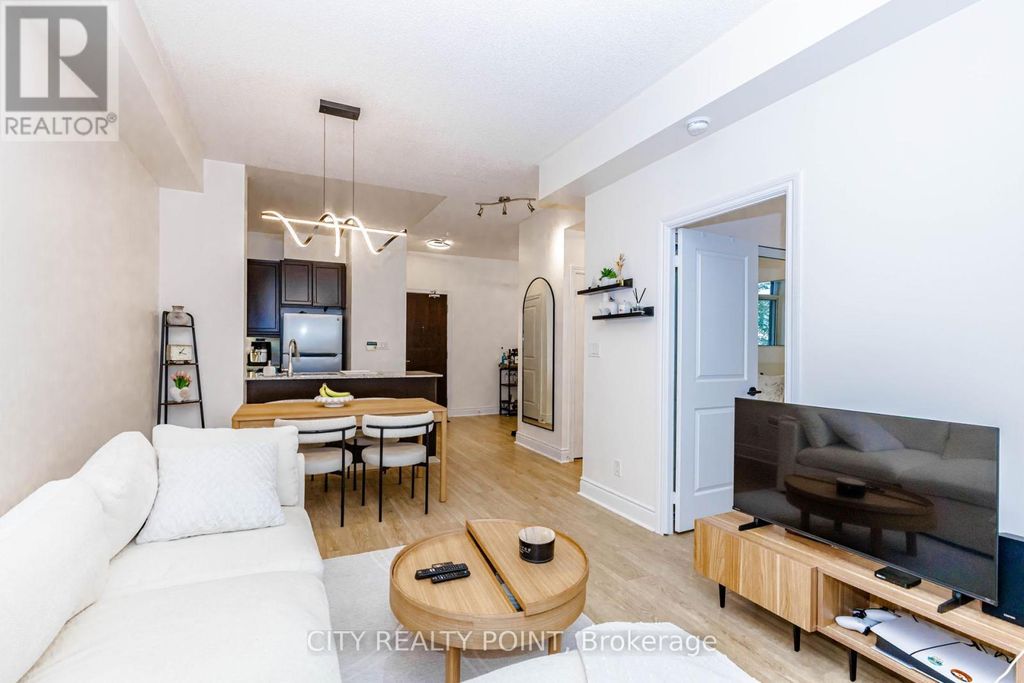 316 - 25 Earlington Avenue, Toronto (kingsway South)