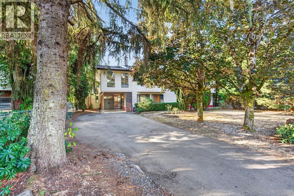 7115 Wallace Dr, Central Saanich