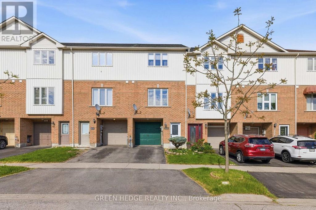 1557 Hummingbird Court, Pickering (highbush)