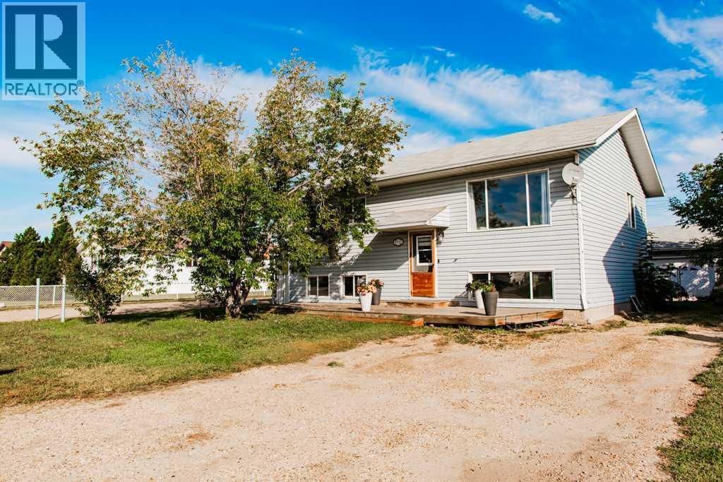 9712 105 Avenue, Clairmont