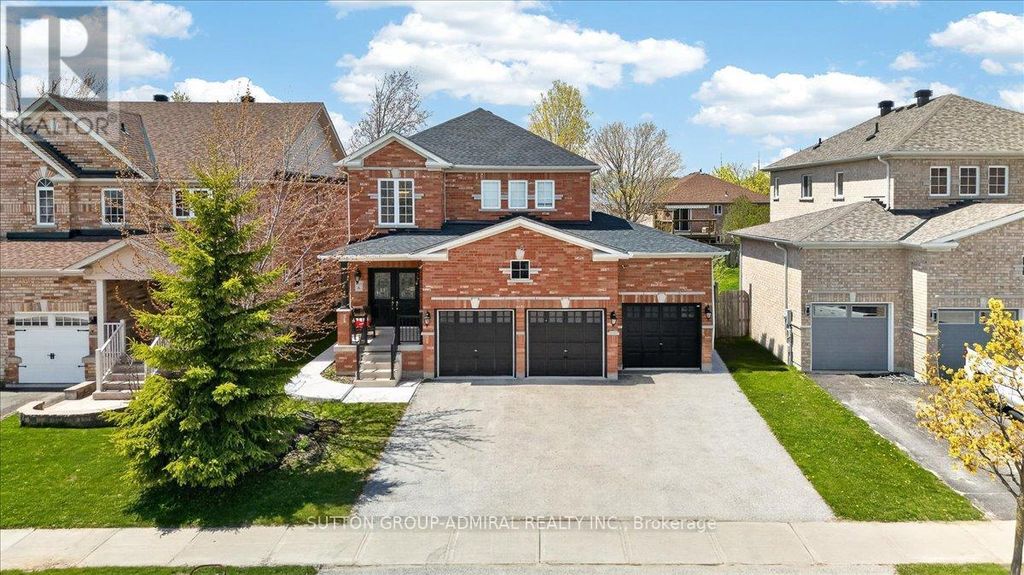 6 White Crescent, Barrie (holly)