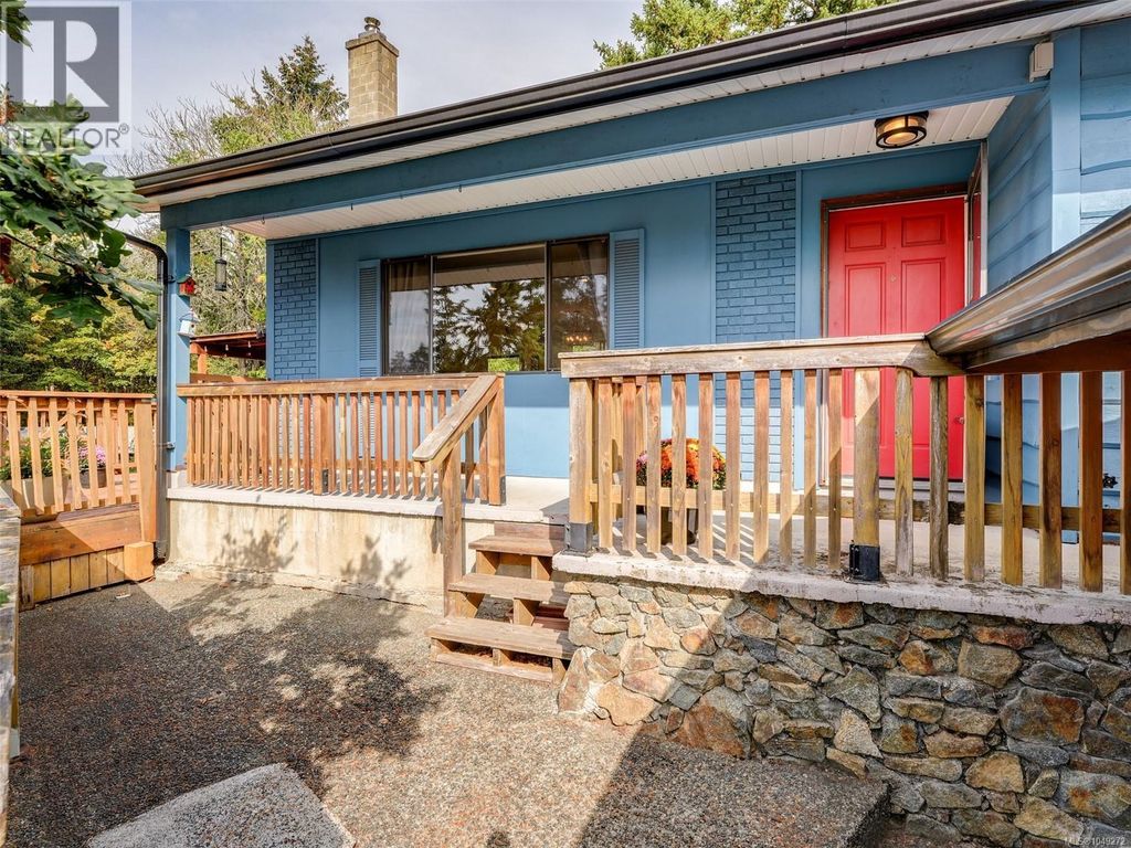 905 Gade Rd, Langford
